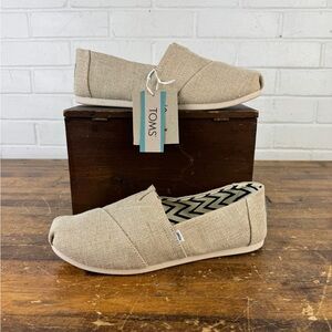 TOMS BNWT Natural Canvas Slip-Ons Women’s Size 9.5W